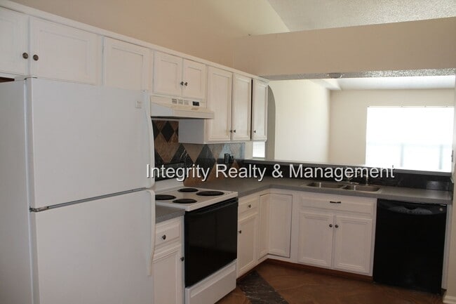 Photo - 3 bed/2.5 bath in Lake Asbury