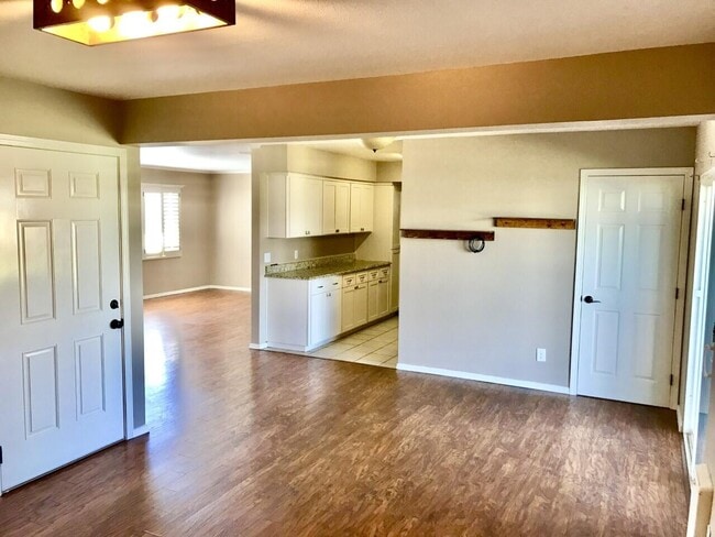 Photo - 7811 Cielo Vista Dr