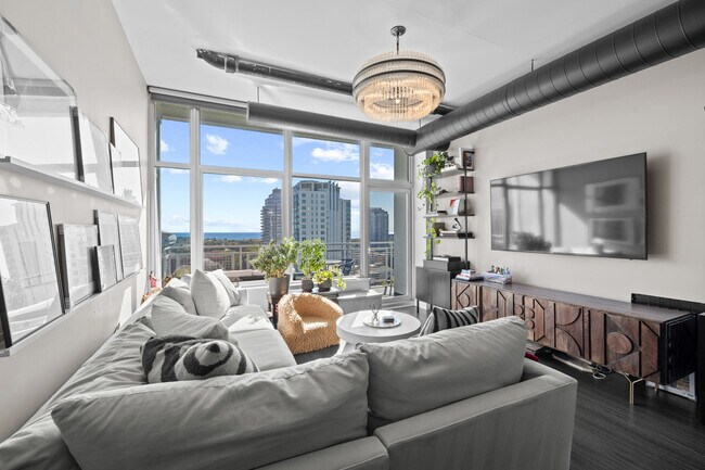 Photo - 50 E 16th St