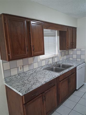 Photo - 1100 Maple View Dr