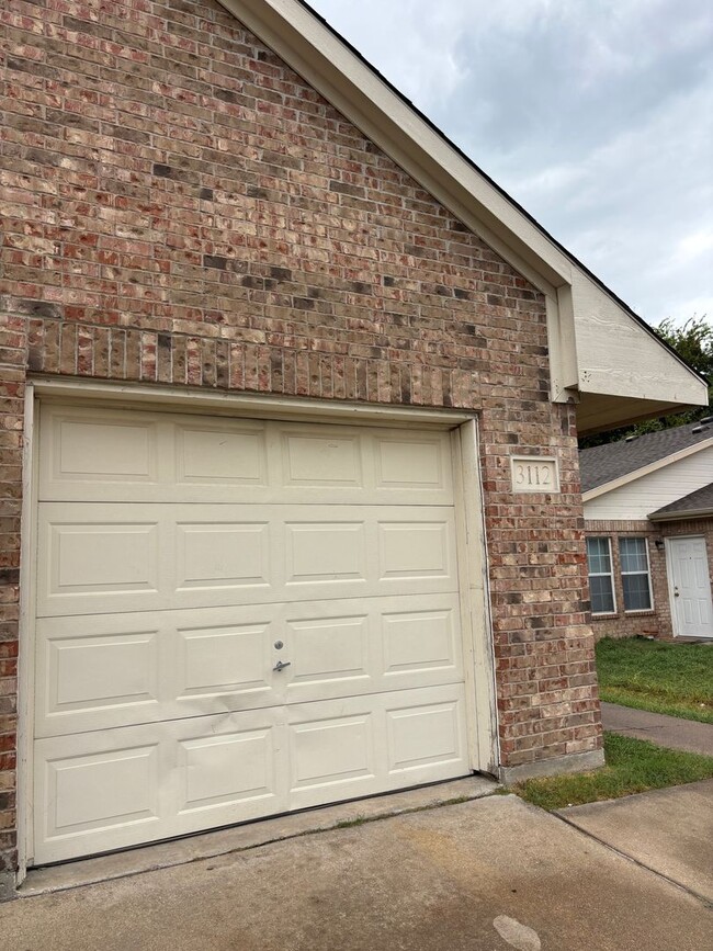 Building Photo - 3112-3114 S Cherry Ln Unit 3112 Cherry Lane Rental