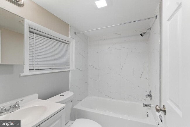 Photo - 3739 N Franklin St