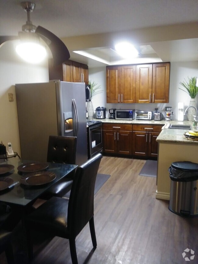 Building Photo - 1 Bedroom + Optional bedroom for Rent in M... Rental