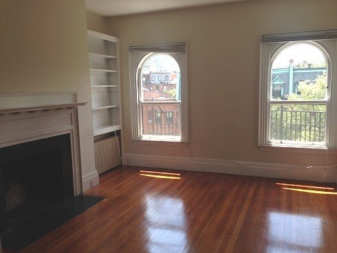 Building Photo - 469 Beacon St Unit 9