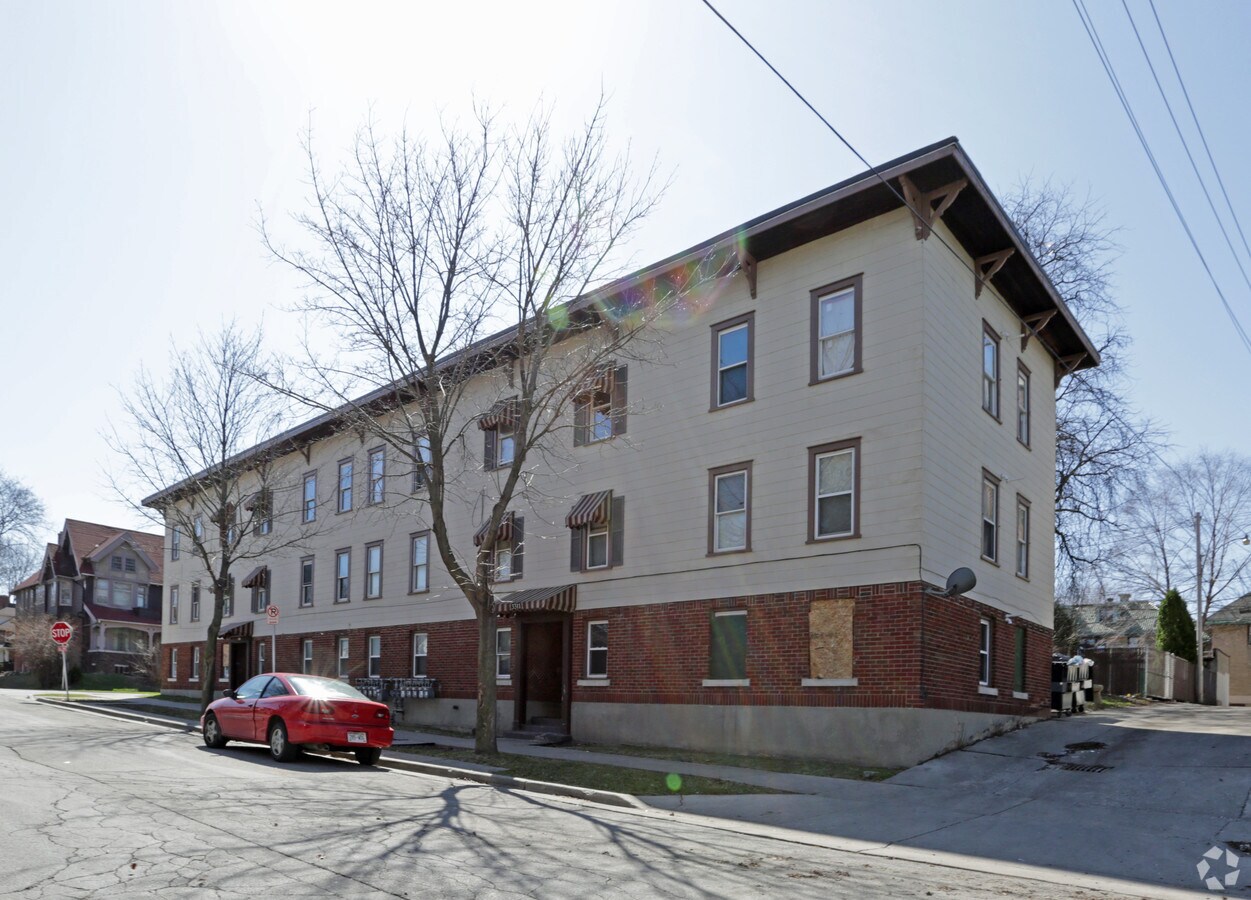 Photo - 3303-3311 W Juneau Ave