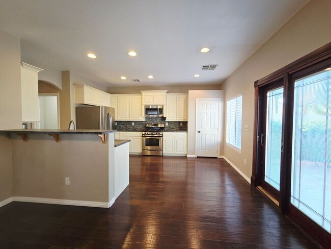 Photo - 3 BEDROOM & 2.5 BATH TOWNHOME LOCATED IN GREEN VALLEY  HENDERSON