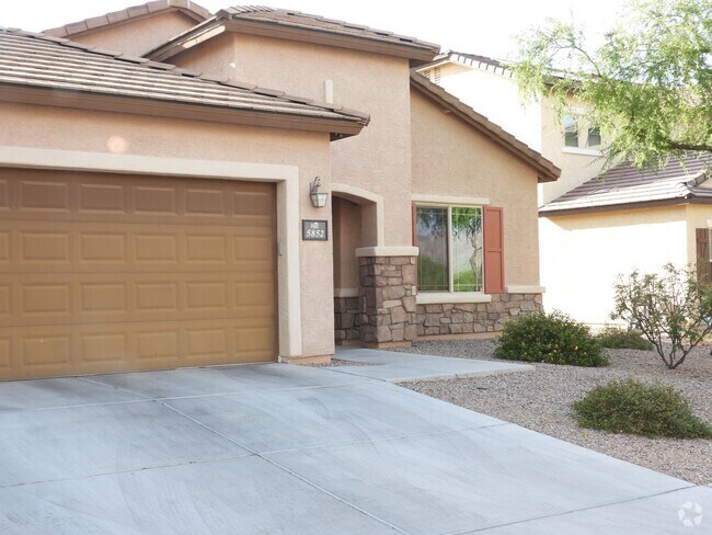 Building Photo - 3 Bedroom 2 Bath Plus Den and Media Room Rental