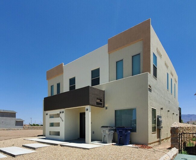 Building Photo - 6524 Hoop St Unit A