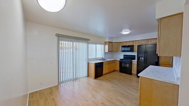 Photo - Charming 2 Bed 1.5 Bath Townhome in El Cam...