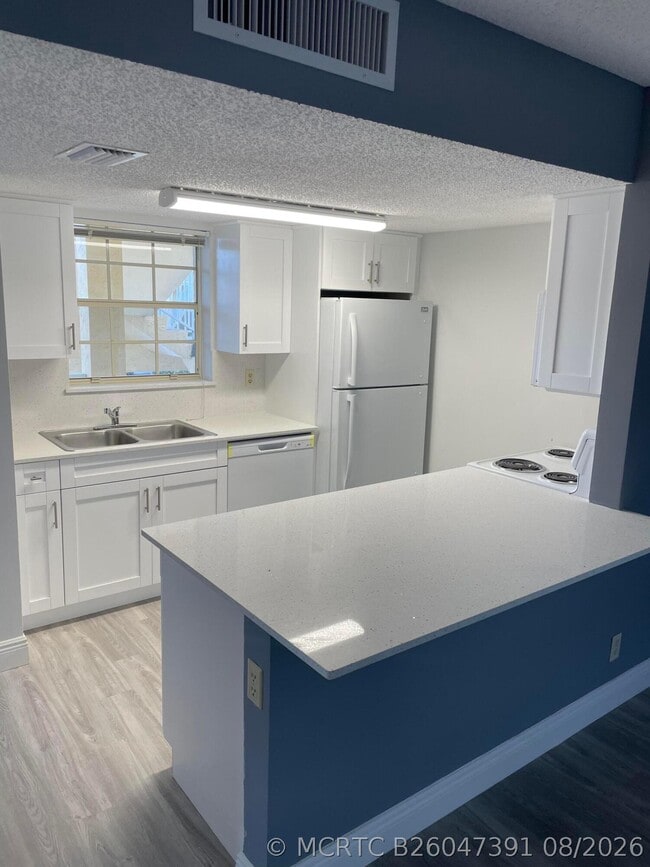 Building Photo - 6284 La Costa Dr Unit H