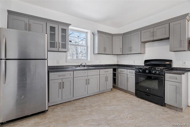 Photo - 94 Winnikee Ave Unit 3