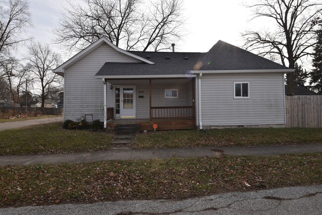 3 Bedroom, 1 Bath Home in Greenfield - 3 Bedroom, 1 Bath Home in Greenfield