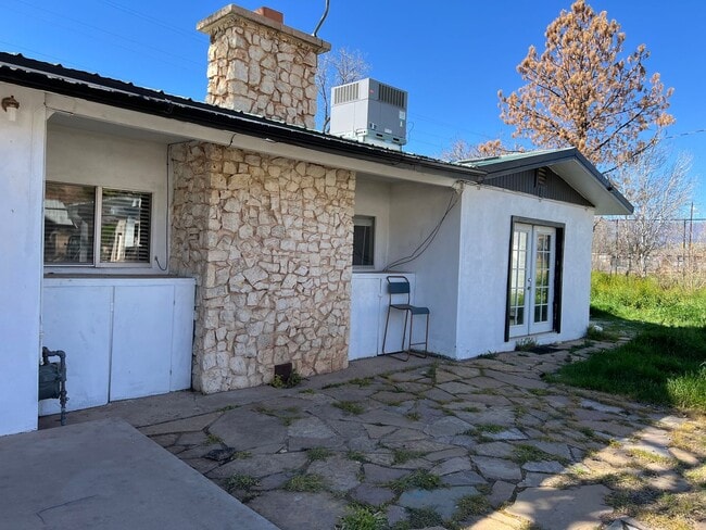 Building Photo - Great Location in La Verkin!