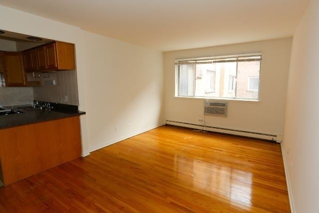 Building Photo - 533 W Aldine Unit A00C Rental
