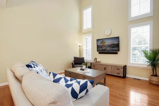 Photo - 10S458 Carrington Cir