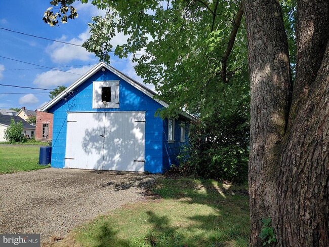 Photo - 205 E Mill St