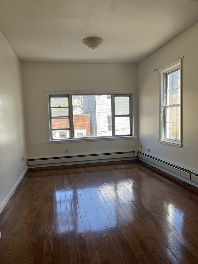 Photo - 56 Spring St Unit 3bed apt no fees