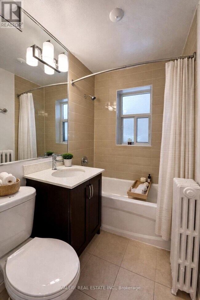 Photo - 2404 Queen St E Unit 35