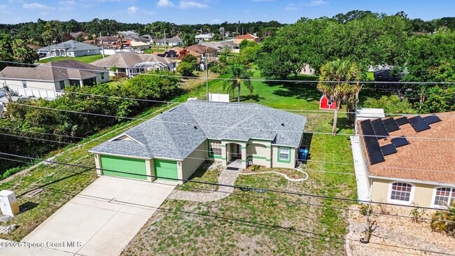 Photo - 2910 Emerson Dr SE