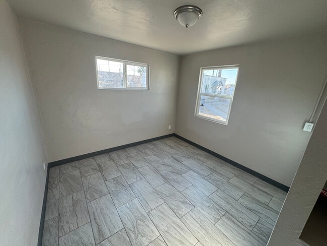 Photo - 309 W 44th St