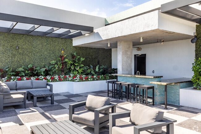 Ocean View Terrace - Biscayne 112