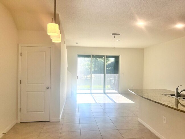 Photo - 3/2.5 GATED COMMUNITY - TOWNHOUSE - GREAT SCHOOLS IN PALMER RANCH