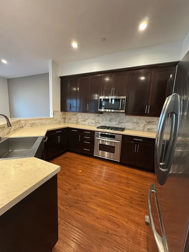 Building Photo - 395 E 4th St Unit 46