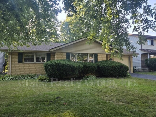 Building Photo - 608 Deerpath Dr Rental