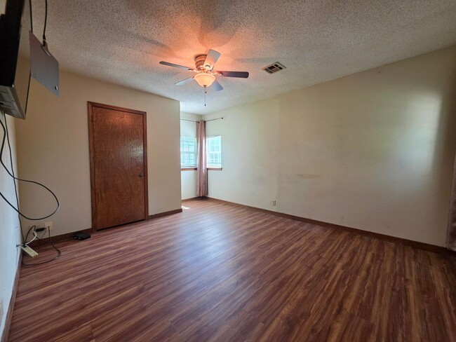 Photo - 2 Bed, 1 Bath Home in Shawnee!