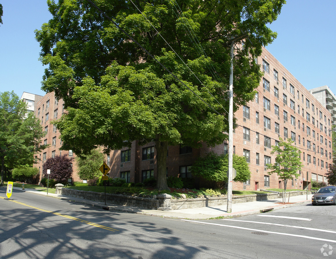 Half Moon Apartments - Half Moon Apartments