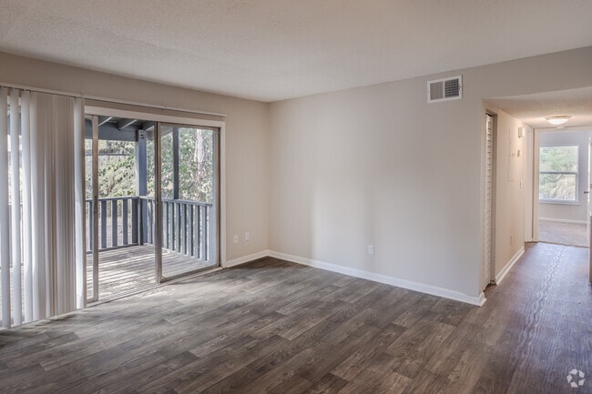 Living Area - Sandpiper - Planters Trace Apartment Homes
