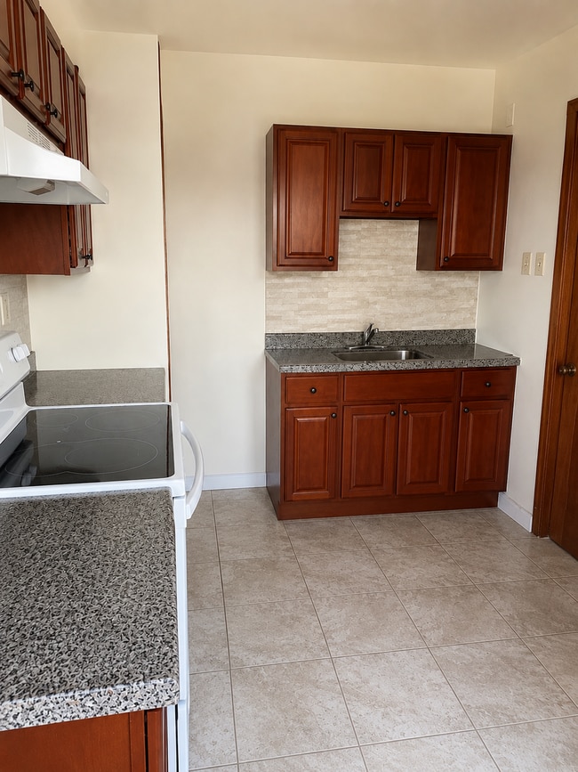 72 Lincoln Ave Unidad 1
