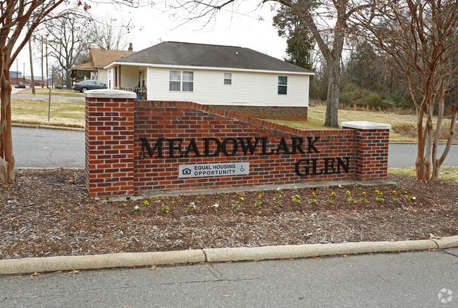 Photo - Meadowlark Glen Apartments