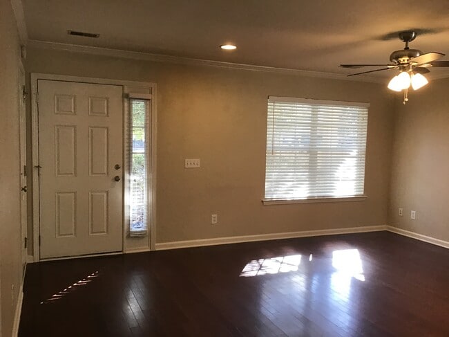 Photo - 195 Oakesdale Dr