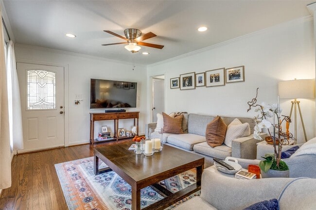 Photo - 3732 Seguin Dr