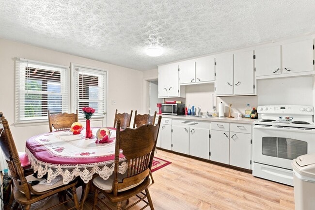 Building Photo - 40 Arline St Unit #3