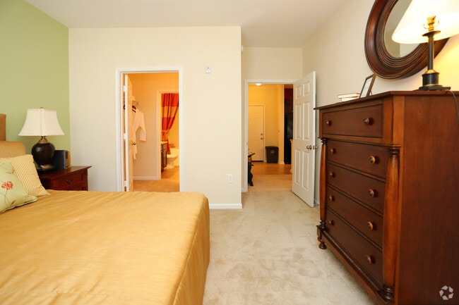 The Pointe at River Glen