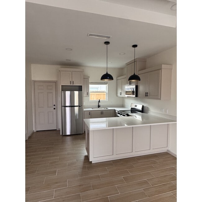 Building Photo - 2100 E San Andrea St Unit # 3