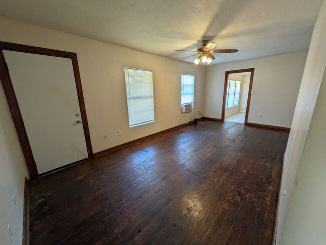 Photo - 475 Mitchell St