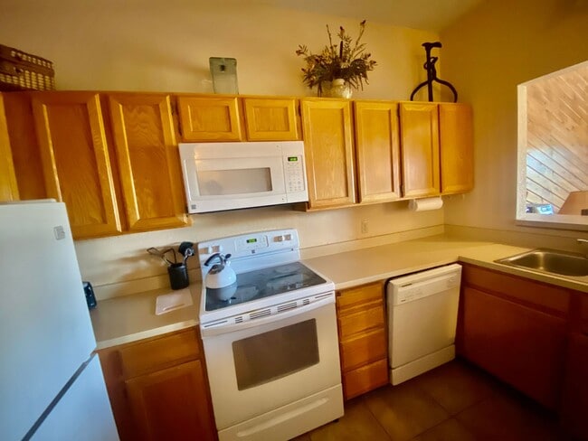 Photo - FOR RENT – LAKE HATCHER TOWNHOUSE CONDO