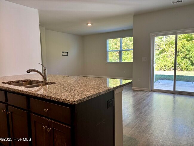 Photo - 202 Airlie Vista Ln