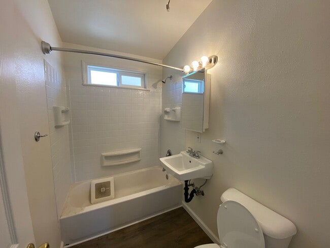 Photo - aub454/458 Unit 454