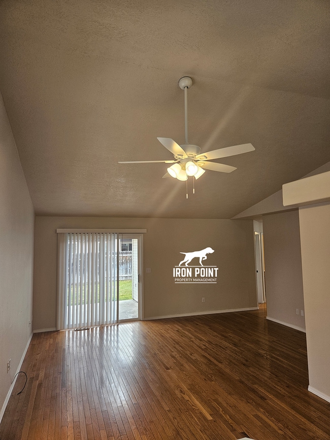 Photo - Candlestick Park Sub-3bed/2bath w/2 car ga...