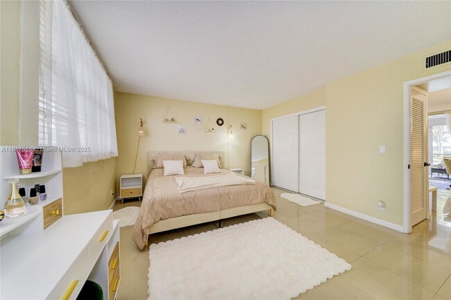 Building Photo - 1040 SE 4th Ave Unit 128 Rental