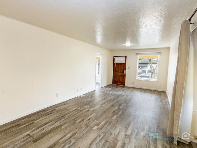 Photo - 365 16th St SE