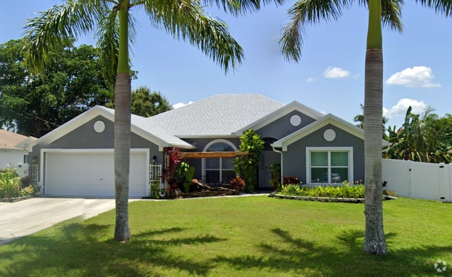 Building Photo - 2830 Surfside Blvd Rental