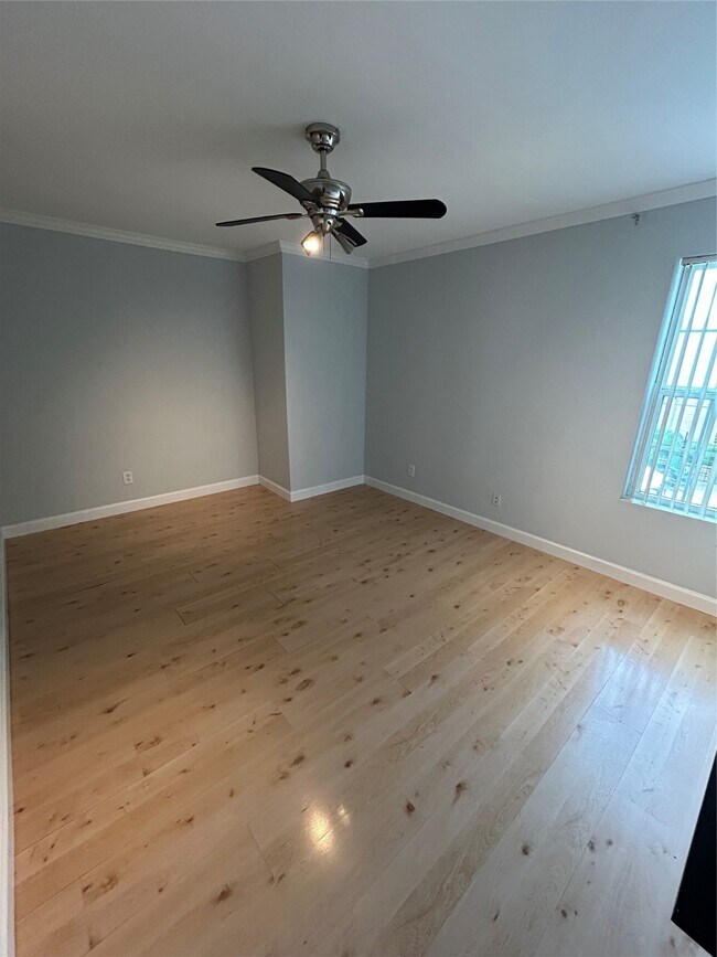 Building Photo - 5550 N Braeswood Blvd Unit 37