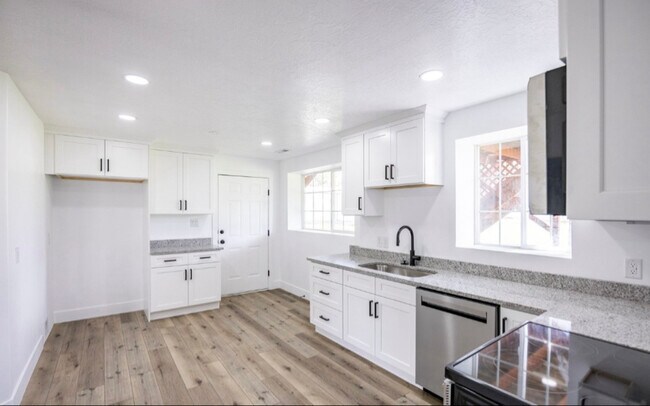 Photo - 457 S 100 E St