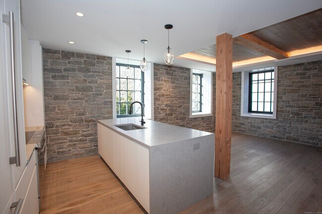 Photo - 41 Richmondville Ave Unit 209