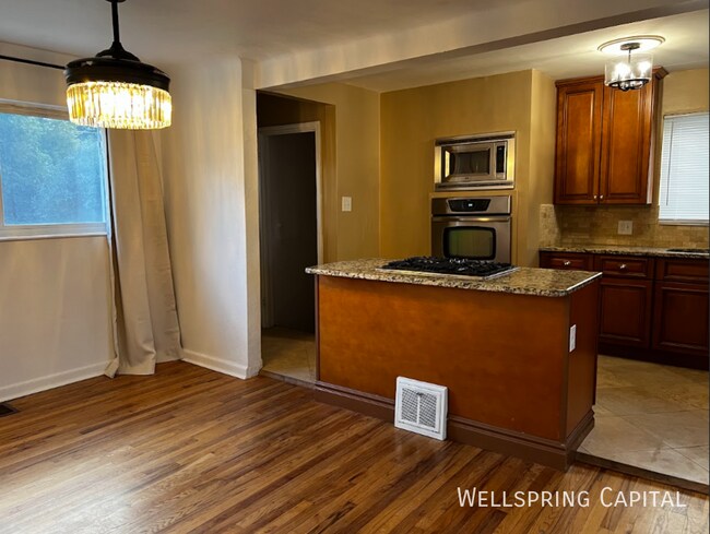 Photo - 2690 Pontiac St